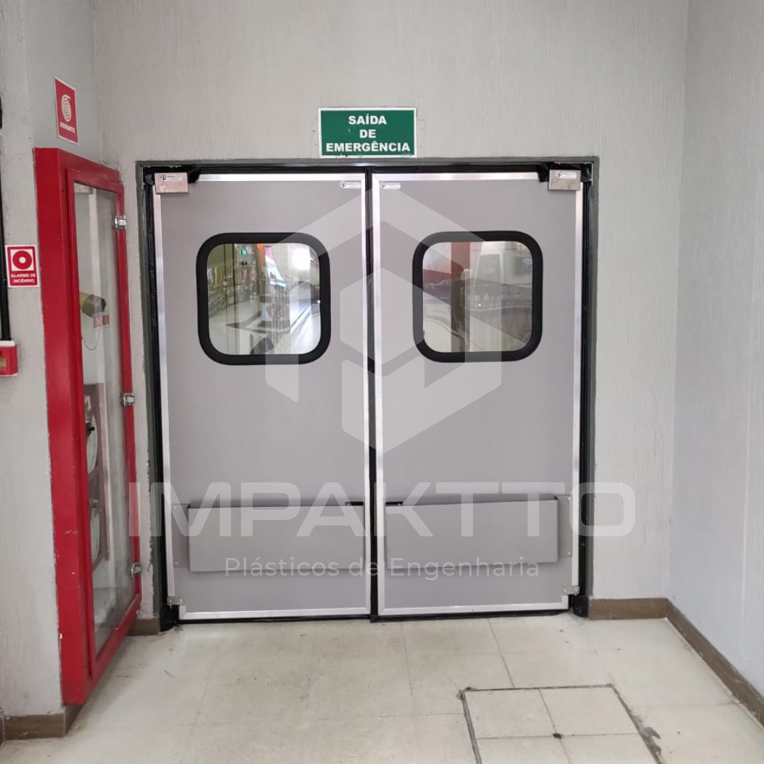 Portas Vai e Vem Com Vedação